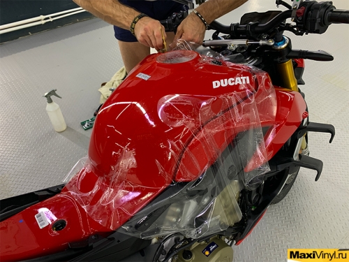 Полная оклейка Ducati Streetfighter V4S в прозрачный полиуретан